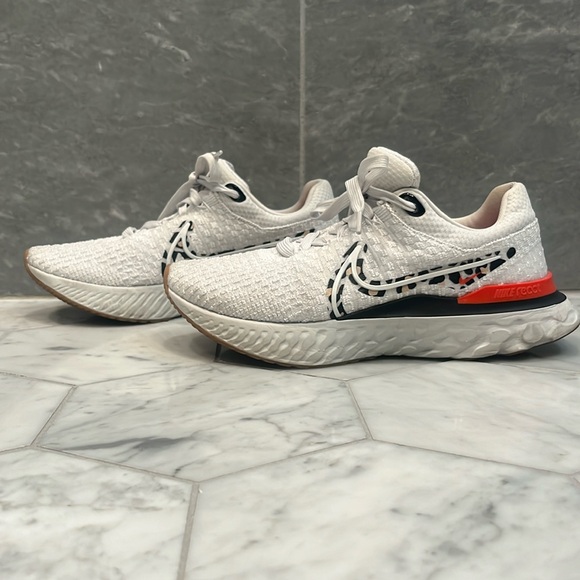 Womens Nike Running Shoe - Picture 1 of 5